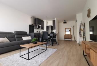 Cosy part Gold. allows 18 year olds to book a room