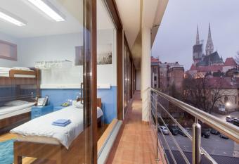 Hostel Bureau has Balcony rooms