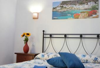 La Paranza Apartments has Balcony rooms