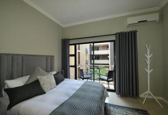 Meridian Suite Apartments in Umhlanga Ridge has Balcony rooms