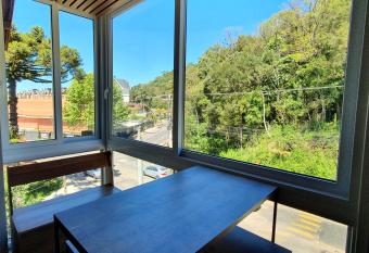 Apto Encantador Pr  ximo ao Centro de Gramado has Balcony rooms