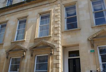 7 Royal Parade has Balcony rooms