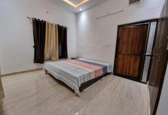 Villa Florence - A Peaceful 2 Bedroom Holiday Home has Balcony rooms