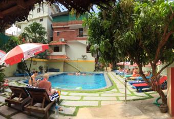 Hotel Thushara has Smoking/Balcony rooms