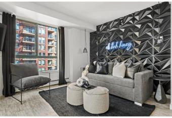 The Loki I Patio & BBQ I Sleeps 5 I Downtown I TV has Balcony rooms