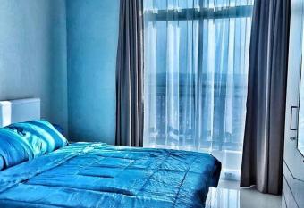 SLEPTOPIA at formosa lvl27 budget unit city and sea view has Balcony rooms