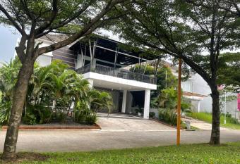 The Widelia Villa has Balcony rooms