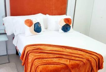 Luxury Unit in Central Kingston has Balcony rooms