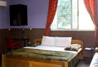 BENJYS GUESTHOUSE has Balcony rooms