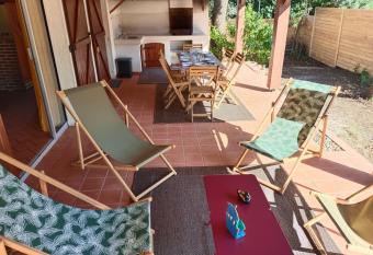 la maison de Claouey allows 18 year olds to book a room