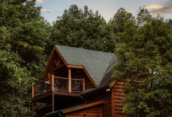 Treetop Hideaway at Barr5 Ranch has Balcony rooms