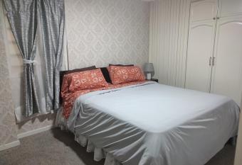 Departamento c  ntrico con estacionamiento gratuito allows 18 year olds to book a room