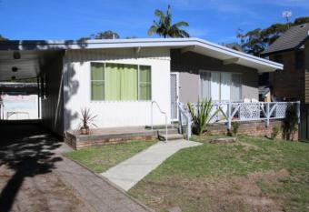 76 Booner Street Hawks Nest allows 18 year olds to book a room