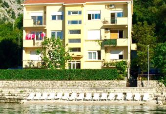 Apartment Ivani  evi   2 has Balcony rooms