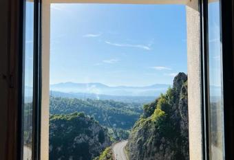 Casetta nel Borgo Pianello con vista panoramica has Balcony rooms