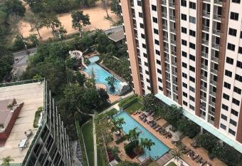 Unixx South Pattaya 25 allows 18 year olds to book a room