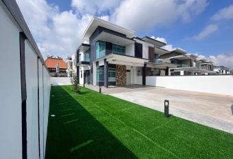 Chen Villa Bukit Gambir        has Balcony rooms