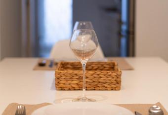 VALERIA-DREAMS San Pablo allows 18 year olds to book a room