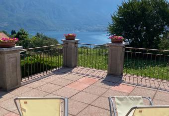 La Terrazza Deluxe - lake view apartment with terrace has Balcony rooms