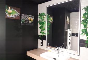 Lens Louvre 2 has Balcony rooms