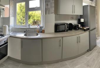 Enjoy lovely 4 bed Apartment with garden has Balcony rooms