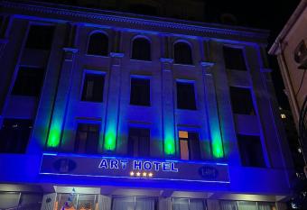 Art Hotel has Smoking rooms