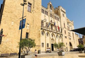 Appartement Terrasse proche centre et canal allows 18 year olds to book a room