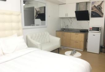Cozy Studio Unit @ Centrio Tower allows 18 year olds to book a room
