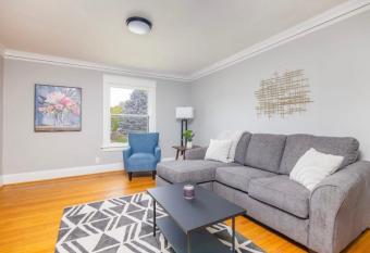 Spacious 2 Bedroom Home Near Ingersoll & Downtown allows 18 year olds to book a room