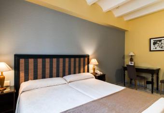 Ad Hoc Parque Golf has Balcony rooms