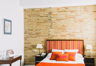 Ad Hoc Monumental 1881 has Balcony rooms