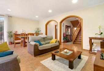 Vinh  ticos House has Smoking/Balcony rooms