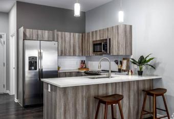 The view - 2 bedroom 2 bath exclusive Loft in DTKC has Balcony rooms