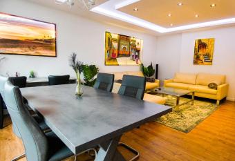 *****Luxus-Flat im Herzen von Hilden has Balcony rooms