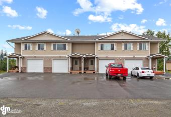 Tranquil Stay at Settlers Bay, Newly Furnished! allows 18 year olds to book a room