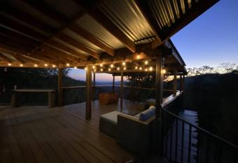 North Fork Private Orchard and Garden Estate has Balcony rooms