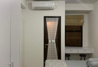 Apartement Studio Transpark CIbubur by Amelia has Balcony rooms