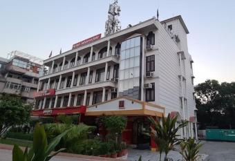 Hotel Jahanvi Dale allows 18 year olds to book a room
