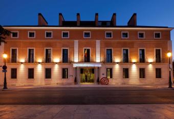 NH Collection Palacio de Aranjuez allows 18 year olds to book a room