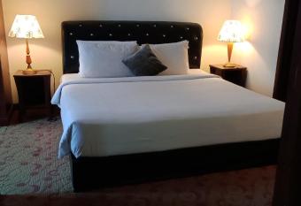 Berjaya Apartment at Times Square KL has rooms with a private hot tub