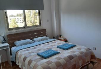 Private Room in Shared Apartment near Larnaca Airport - 24 hour shuttle service allows 18 year olds to book a room