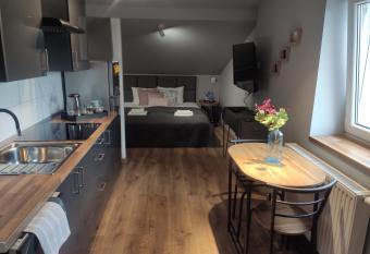 Apartamenty Wiejska 126 allows 18 year olds to book a room