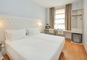 NH Valencia Las Ciencias allows 18 year olds to book a room