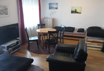 Ferienwohnung im Bambushain Nieder-Olm bei Mainz has Balcony rooms