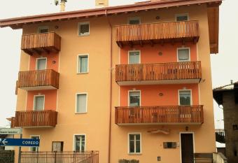 Agritur Vento Alpino has Balcony rooms