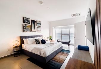 Upscaled And Modern Oceanfront Apartment allows 18 year olds to book a room