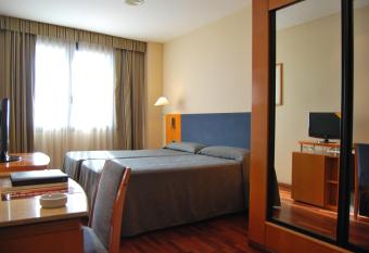 Hotel Villacarlos allows 18 year olds to book a room