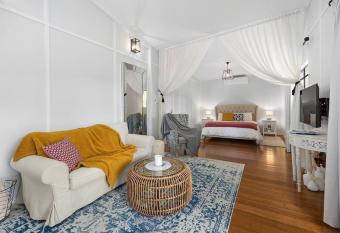 Eumundi Escape allows 18 year olds to book a room