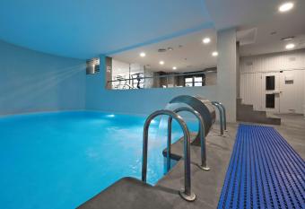 NH Valencia Las Artes allows 18 year olds to book a room