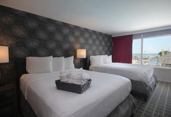 Waikiki Village Ocean View Room - 230 allows 18 year olds to book a room